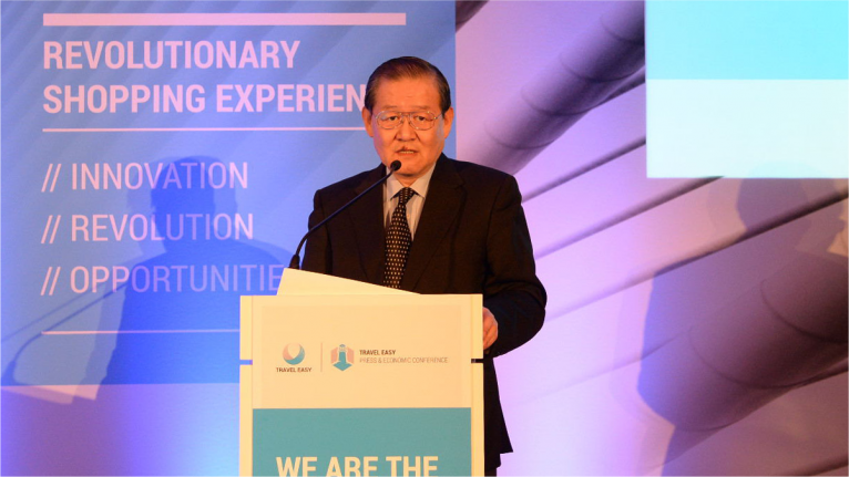 Ren Jun, the president of CAISSA, gave a speech at the press and economic conference