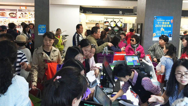 Special offer of TAX FREE EASY in golden week - Oct. 1st Shopping frenzy in the shops